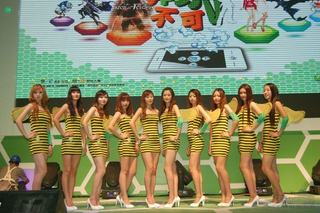 Illustration for article titled The Companions And Cosplayers Of ChinaJoy 2010